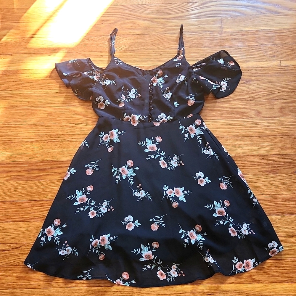 Cold Shoulder dress (w flaw)